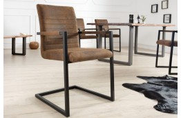 Brązowe krzesło z podłokietnikami w stylu vintage ren