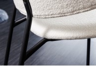 Białe krzesła tapicerowane boucle Alpine, białe krzesła do jadalni alpine, krzesła do salonu