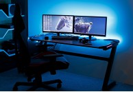 czarne biurko gamingowe, biurko dla gracza, biurko ze światłami led, swiecące biurko dynamiq v4